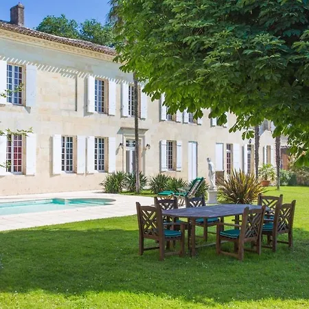 Chateau Sleeps 12 Pool Wifi Blesignac